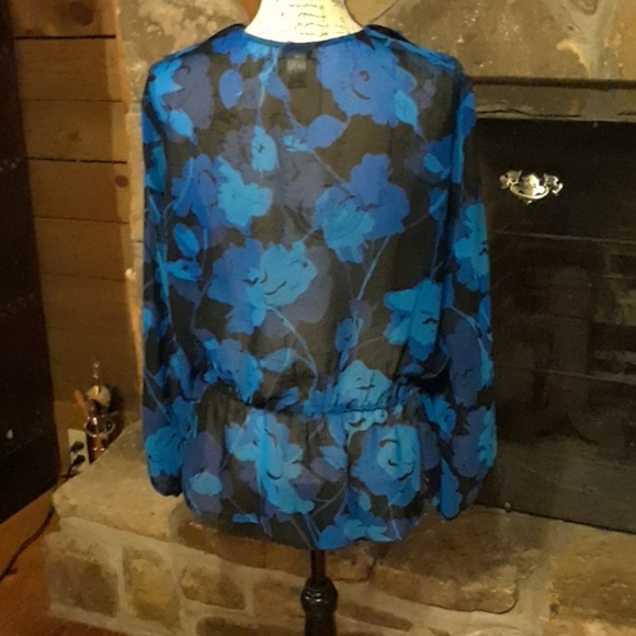 SALE!! Cache floral blouse - Picture 4 of 6